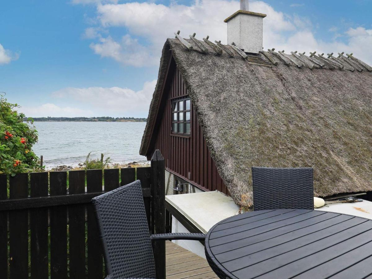 4 Person Holiday Home In Mesinge 外观 照片