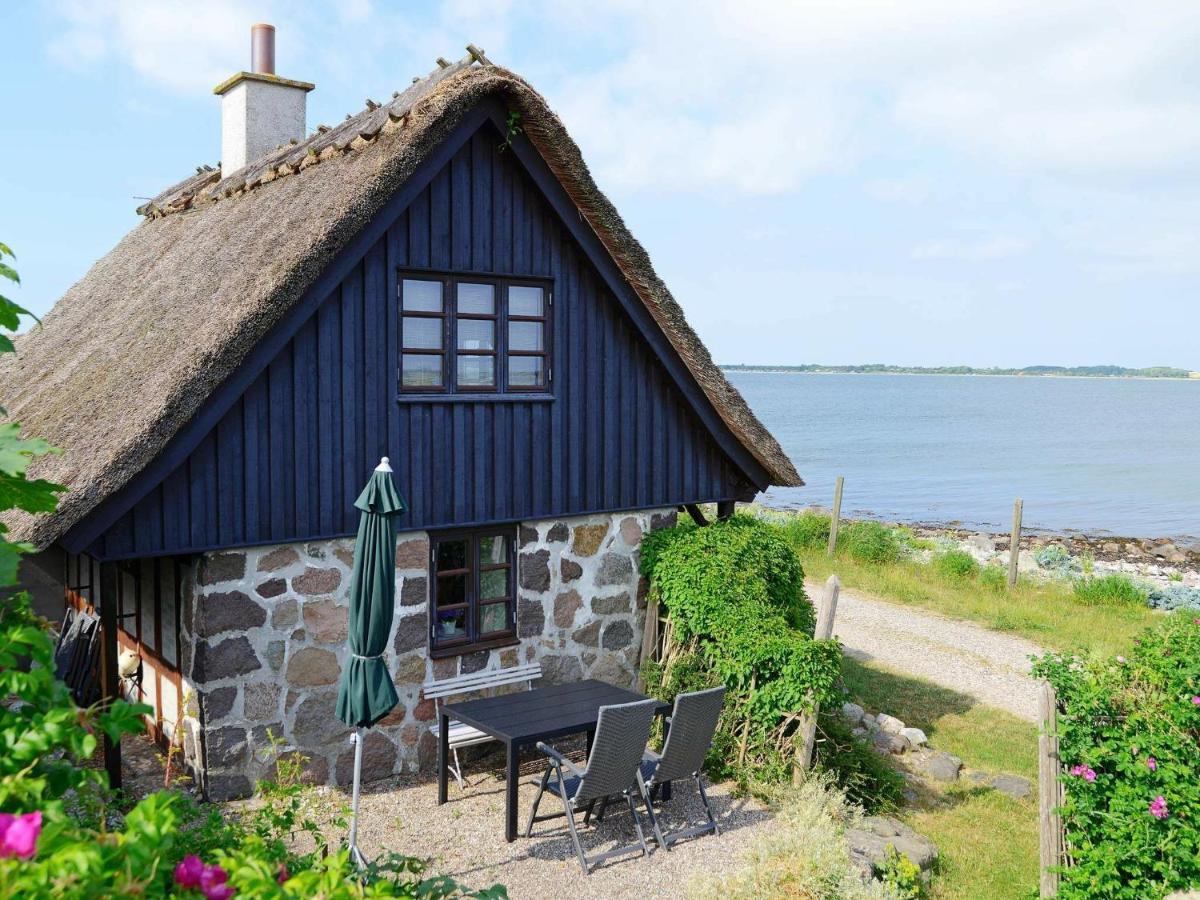 4 Person Holiday Home In Mesinge 外观 照片